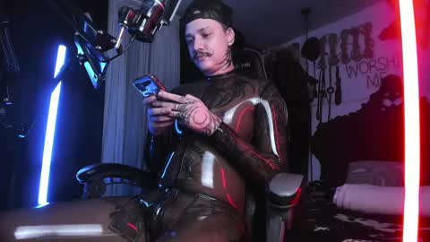 Snapshot of allanhurtss chatting on 03.10.25 online show from 03.10.25