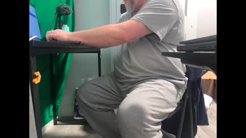 Allergictolove online show from 02.22.25