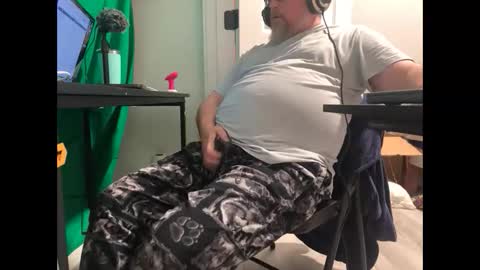 Allergictolove online show from 02.25.25