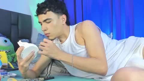 Snapshot of allexserrano chatting on 03.05.25 Allex online show from 03.05.25