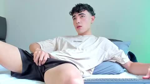 Snapshot of allexserrano chatting on 09.26.25 Allex online show from 09.26.25