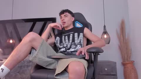 Snapshot of allexserrano chatting on 09.29.25 Allex online show from 09.29.25