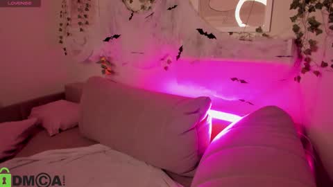 Snapshot of alli_aster chatting on 11.04.25 alli_aster online show from 11.04.25