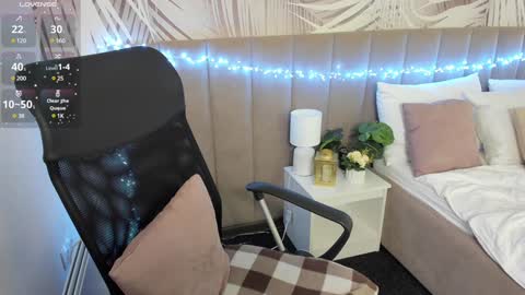 Snapshot of alli_zi chatting on 01.10.25 Blair online show from 01.10.25