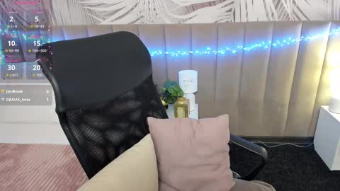 Snapshot of alli_zi chatting on 03.02.25 Blair online show from 03.02.25