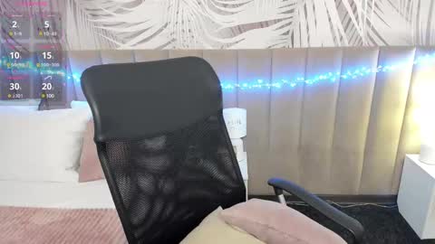 Snapshot of alli_zi chatting on 03.10.25 Blair online show from 03.10.25