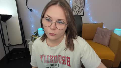 Snapshot of alli_zi chatting on 09.15.25 Blair online show from 09.15.25