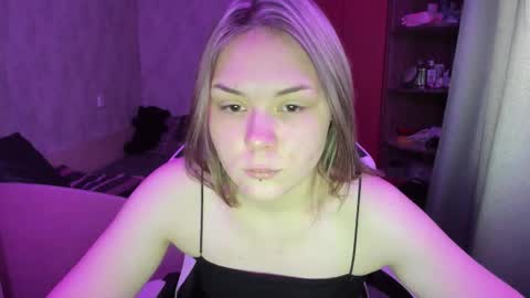 Snapshot of alli_zi chatting on 10.21.25 Blair online show from 10.21.25