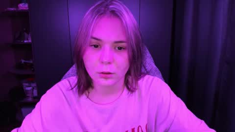 Snapshot of alli_zi chatting on 11.12.25 Blair online show from 11.12.25