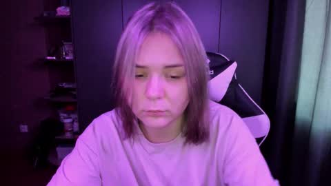 Snapshot of alli_zi chatting on 11.17.25 Blair online show from 11.17.25