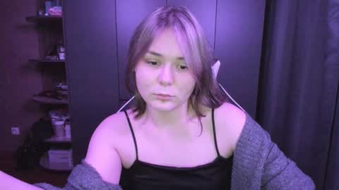 Snapshot of alli_zi chatting on 11.28.25 Blair online show from 11.28.25