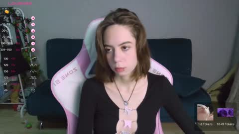 Snapshot of allie_hazie chatting on 12.02.24 alice online show from 12.02.24