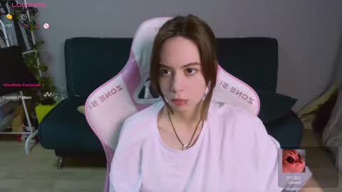 Snapshot of allie_hazie chatting on 12.02.24 alice online show from 12.02.24