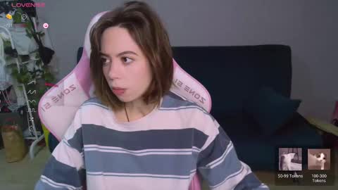 Snapshot of allie_hazie chatting on 01.02.25 alice online show from 01.02.25