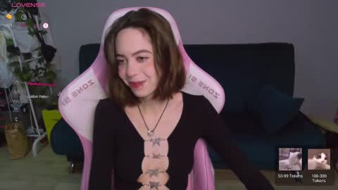 Snapshot of allie_hazie chatting on 01.04.25 alice online show from 01.04.25