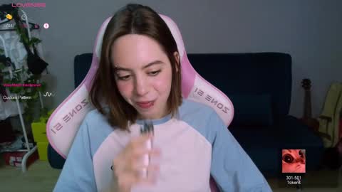 Snapshot of allie_hazie chatting on 01.26.25 alice online show from 01.26.25