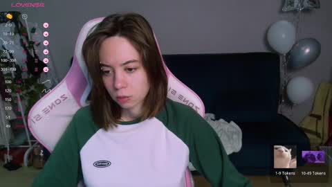 Snapshot of allie_hazie chatting on 03.05.25 alice online show from 03.05.25