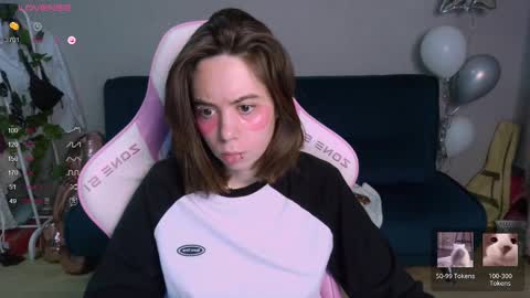 Snapshot of allie_hazie chatting on 03.07.25 alice online show from 03.07.25