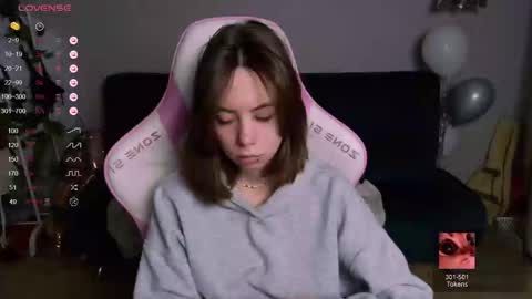 Snapshot of allie_hazie chatting on 03.08.25 alice online show from 03.08.25