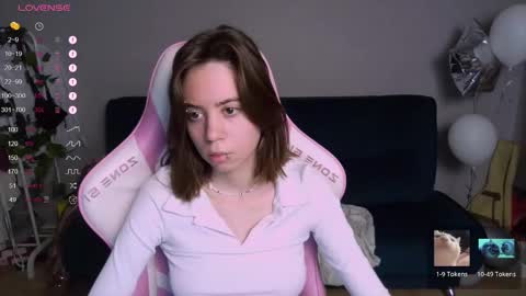 Snapshot of allie_hazie chatting on 03.11.25 alice online show from 03.11.25