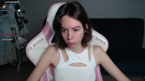 Snapshot of allie_hazie chatting on 09.10.25 alice online show from 09.10.25