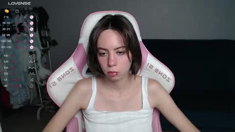 Snapshot of allie_hazie chatting on 09.28.25 alice online show from 09.28.25