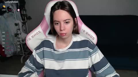 Snapshot of allie_hazie chatting on 09.28.25 alice online show from 09.28.25