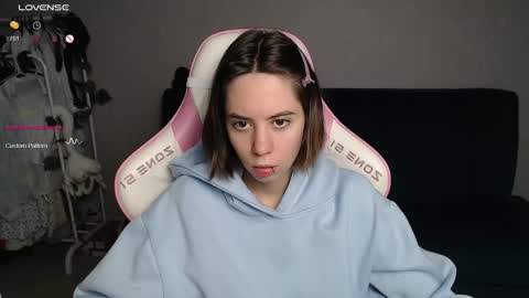 Snapshot of allie_hazie chatting on 09.29.25 alice online show from 09.29.25