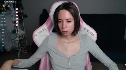 Snapshot of allie_hazie chatting on 10.03.25 alice online show from 10.03.25