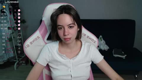 Snapshot of allie_hazie chatting on 10.16.25 alice online show from 10.16.25