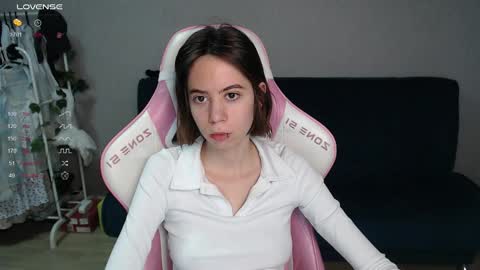 Snapshot of allie_hazie chatting on 10.18.25 alice online show from 10.18.25