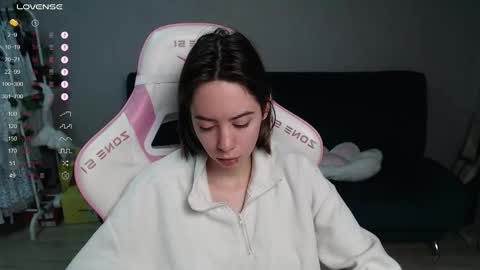 Snapshot of allie_hazie chatting on 11.14.25 alice online show from 11.14.25