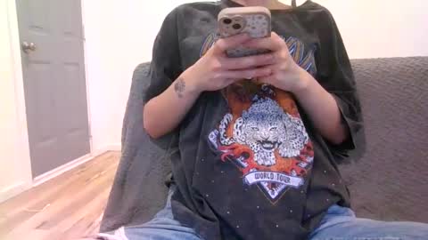 Snapshot of alliebearx chatting on 02.10.25 alliebearx online show from 02.10.25