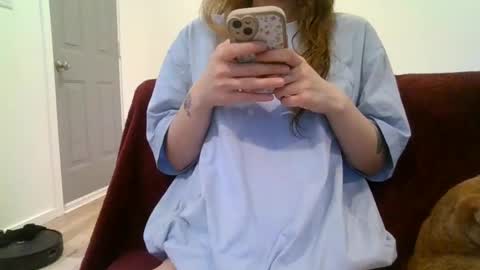 Snapshot of alliebearx chatting on 02.18.25 alliebearx online show from 02.18.25