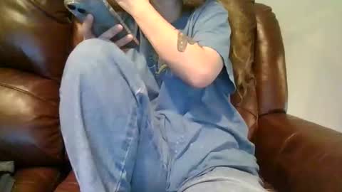 Snapshot of alliebearx chatting on 10.29.25 alliebearx online show from 10.29.25