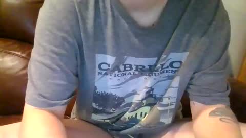 Snapshot of alliebearx chatting on 11.12.25 alliebearx online show from 11.12.25