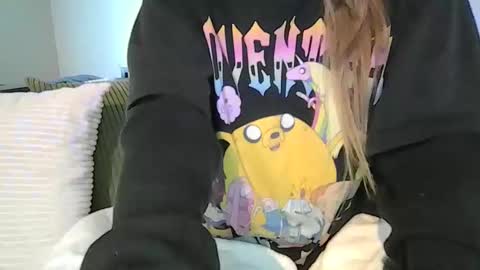 Snapshot of alliebearx chatting on 04.25.26 alliebearx online show from 04.25.26