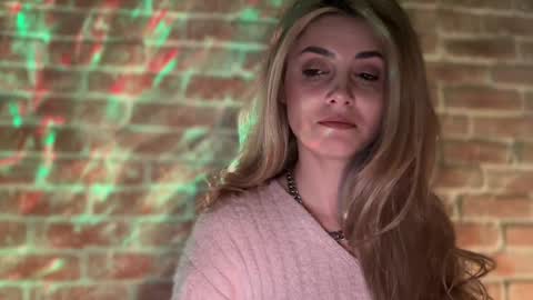 Snapshot of alliesynns chatting on 12.11.24 Allie online show from 12.11.24