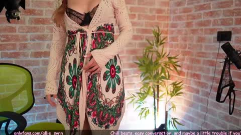 Snapshot of alliesynns chatting on 01.16.25 Allie online show from 01.16.25