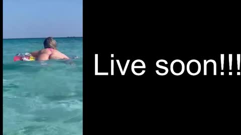 Snapshot of alliesynns chatting on 09.11.25 Allie online show from 09.11.25