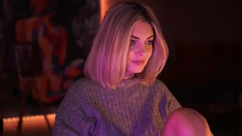 Snapshot of alliesynns chatting on 11.19.25 Allie online show from 11.19.25