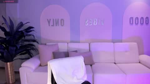 Snapshot of allisonrogersx chatting on 03.02.25 Allison Rogers online show from 03.02.25