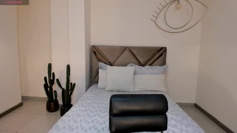 Snapshot of allisonrogersx chatting on 09.16.25 Allison Rogers online show from 09.16.25