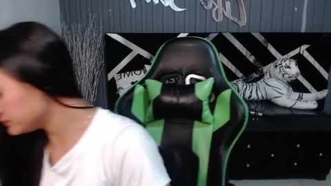 Snapshot of allisson_a chatting on 02.19.25 Allisson online show from 02.19.25