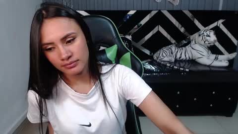 Snapshot of allisson_a chatting on 02.19.25 Allisson online show from 02.19.25