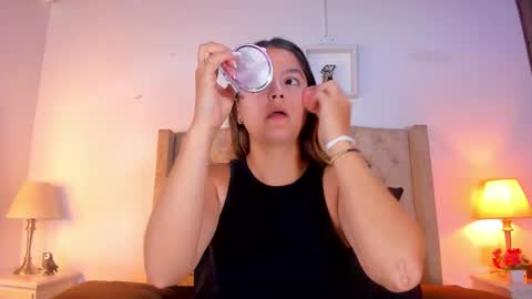 Snapshot of allisson_m chatting on 02.18.26 allisson online show from 02.18.26