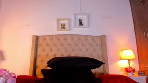 Snapshot of allisson_m chatting on 02.25.26 allisson online show from 02.25.26