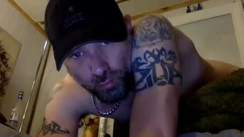 Snapshot of allitrunnin chatting on 12.01.25 allitrunnin online show from 12.01.25