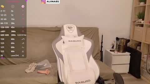 Snapshot of alllinaeve chatting on 01.12.25 Alina online show from 01.12.25