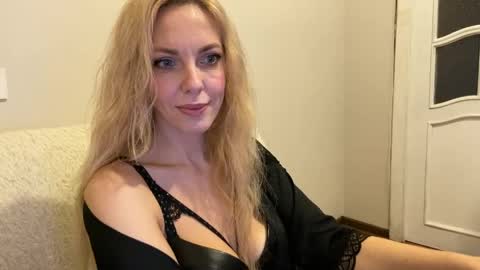 Snapshot of allmaybe chatting on 05.27.26 Nika online show from 05.27.26